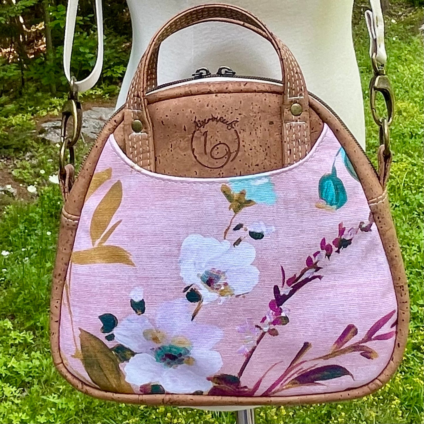 Montréal petit format - Sac à main à motif de fleurs et en liège brun pâle