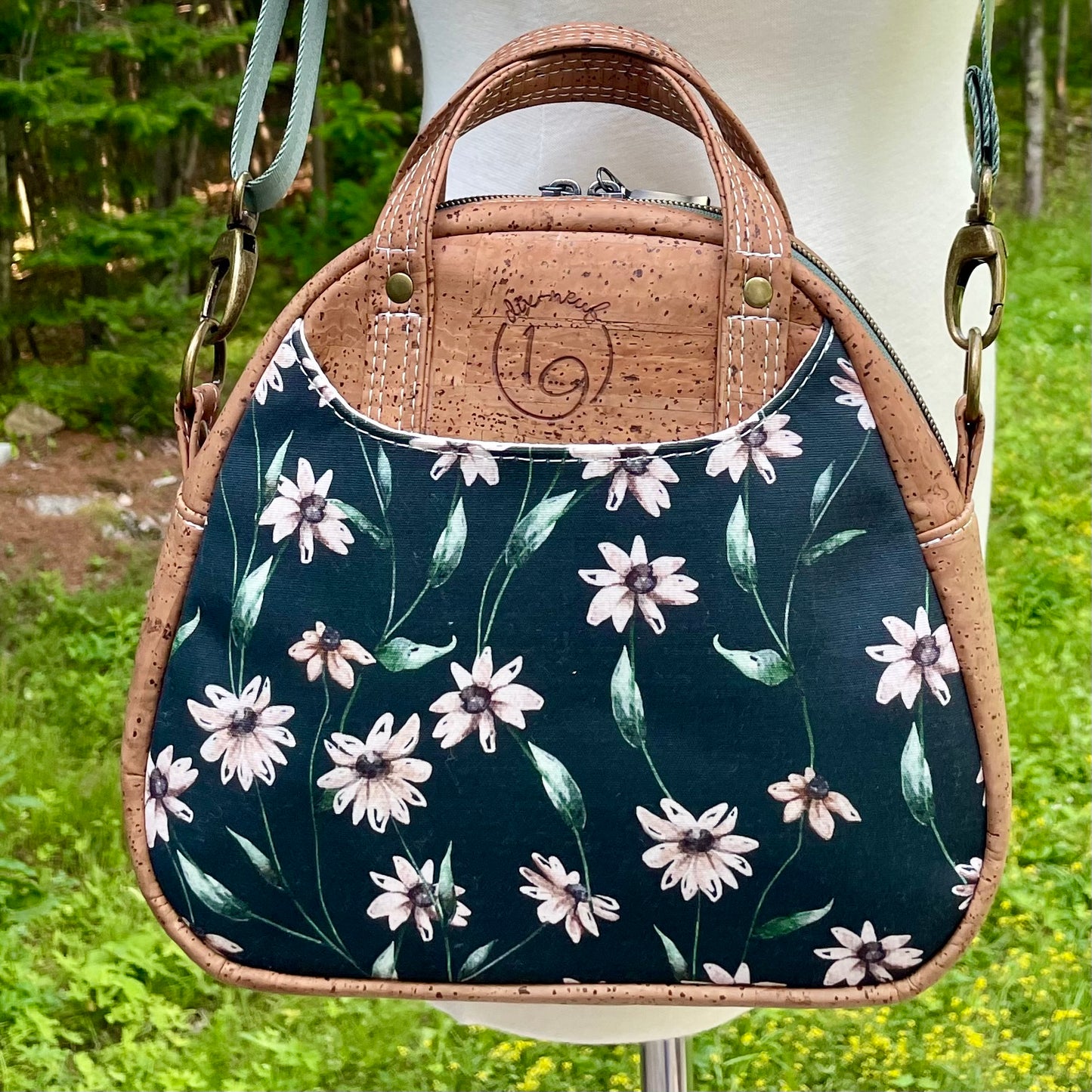 Montréal petit format - Sac à main à motif de fleurs et en liège brun pâle