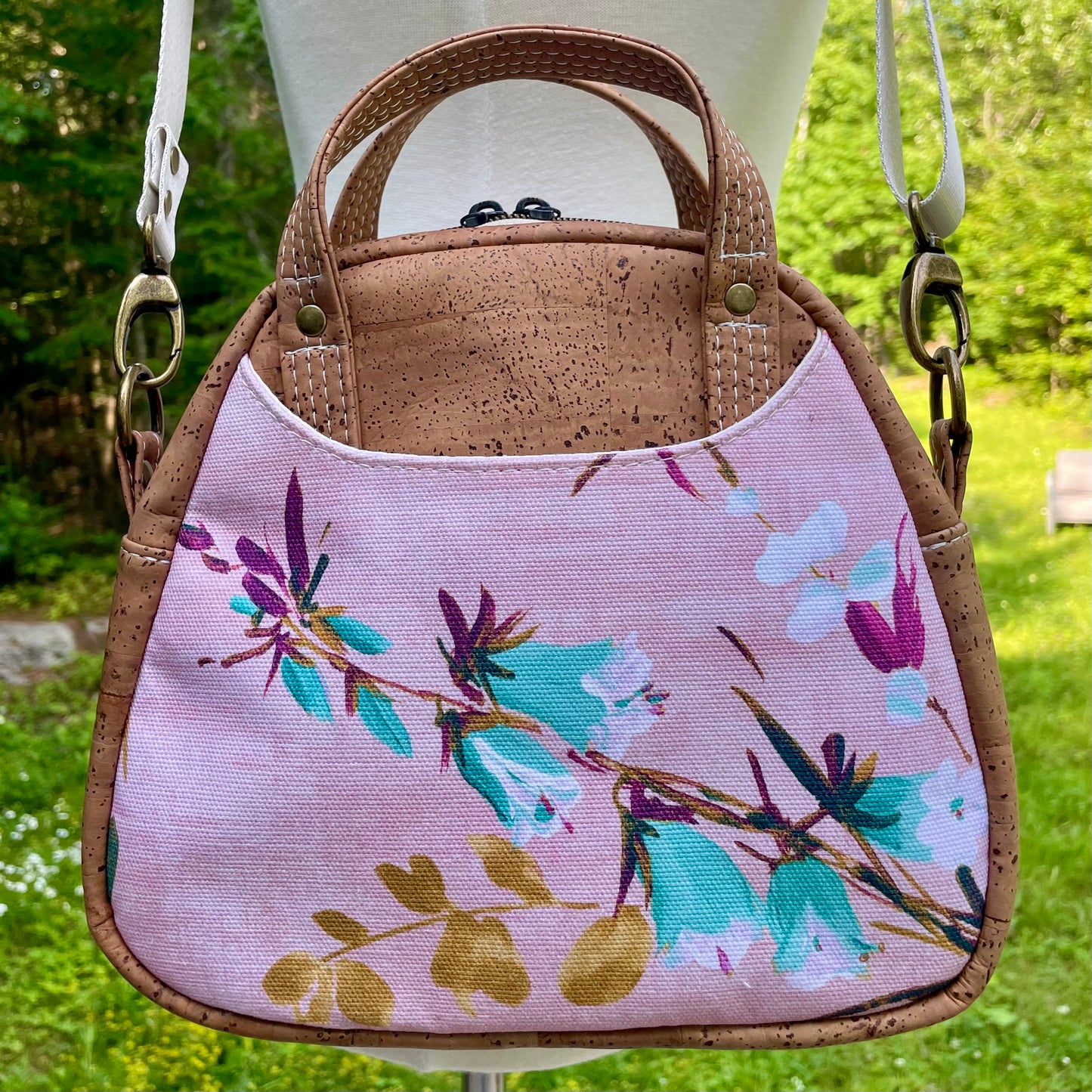 Montréal petit format - Sac à main à motif de fleurs et en liège brun pâle