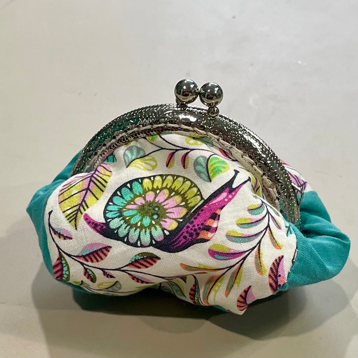 Coin purse in cotton with leaf and snail patterns, antique metal clasp, money bag, pouch