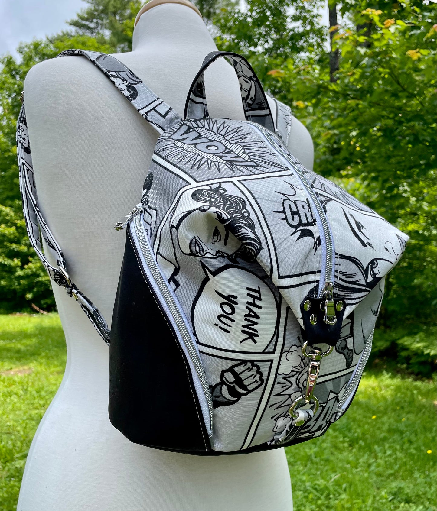 Sacoche en coton à motif de bande dessiné et de super-héros avec liège noir. Sac à dos, Base en cuir de liège, Vegan, écolo