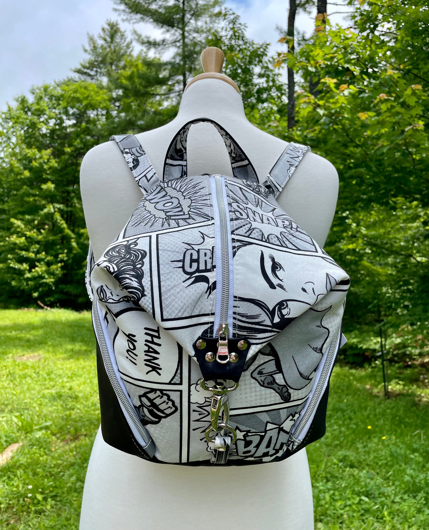 Sacoche en coton à motif de bande dessiné et de super-héros avec liège noir. Sac à dos, Base en cuir de liège, Vegan, écolo