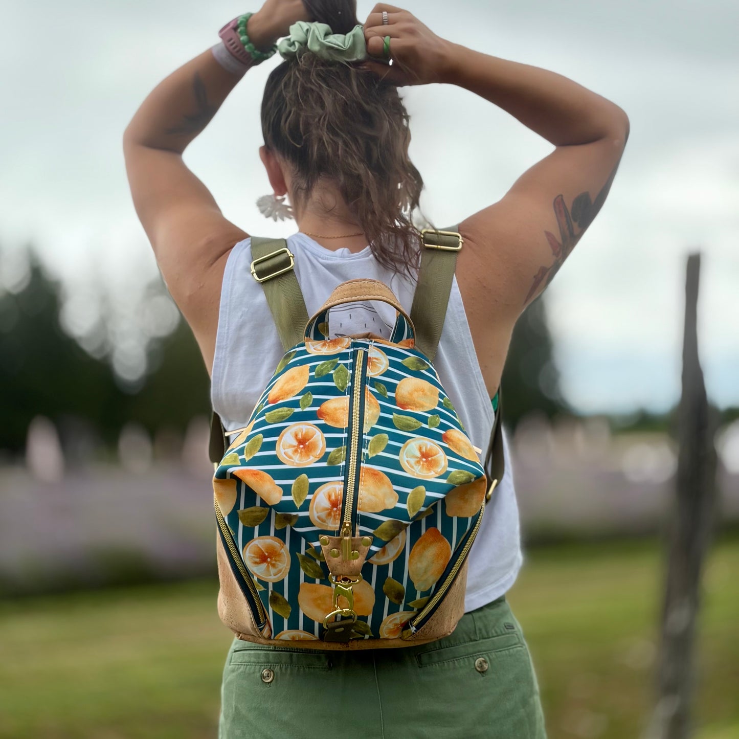 Sac à dos en canevas à motifs de lignes bleues et de citrons, liège naturel