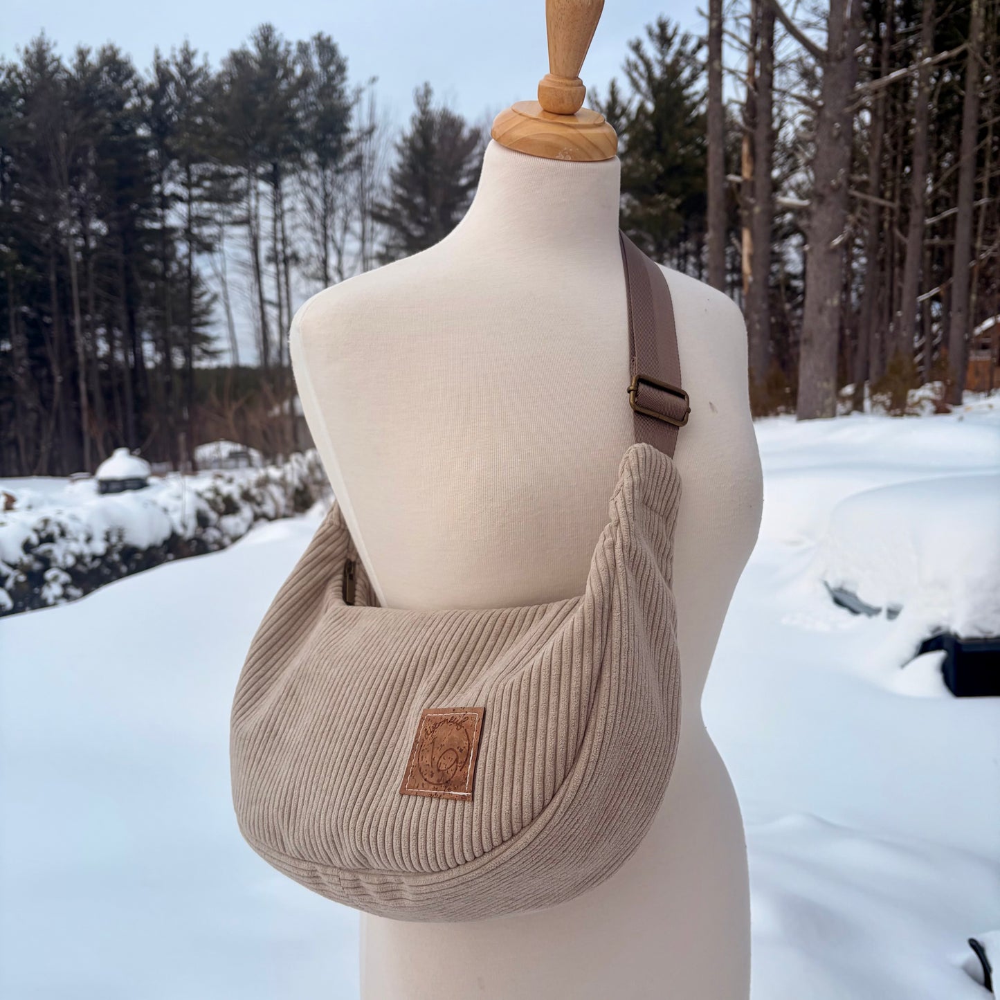 Le Charlevoix - Sac en demi-lune en corduroy uni beige