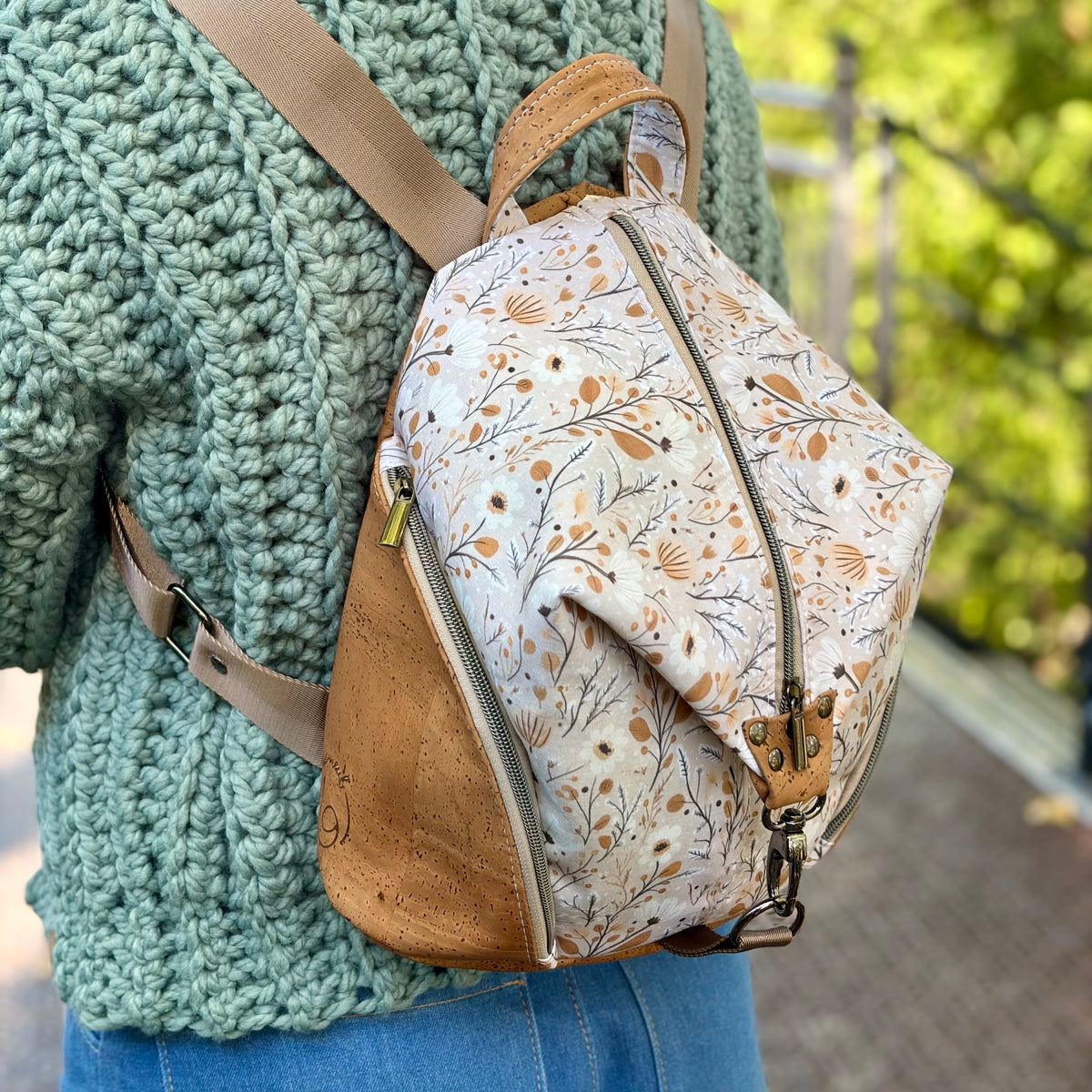 Sac à dos en canevas beige à motif de fleurs, liège brun pâle