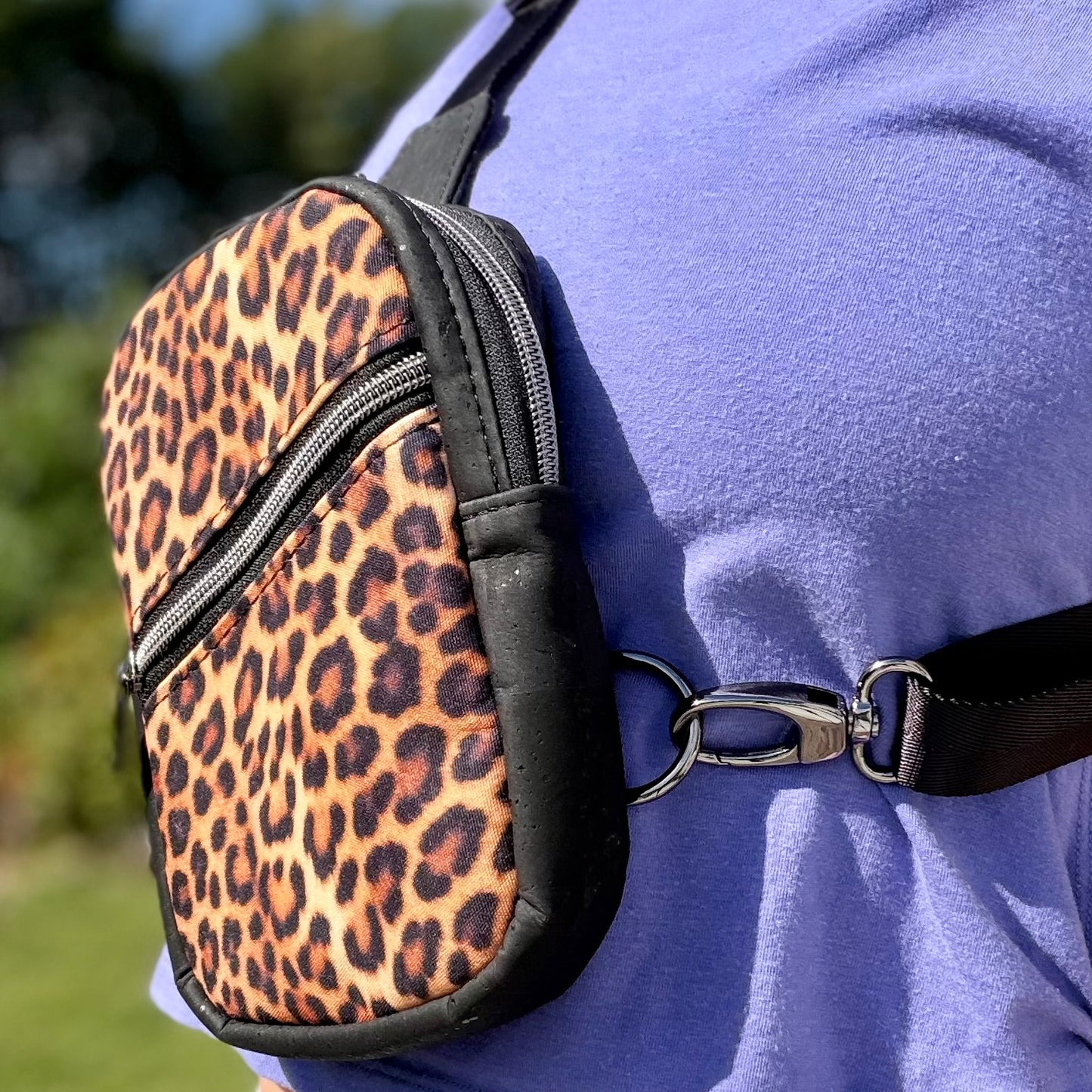 Sac de corps en canevas à motif de léopard, liège noir