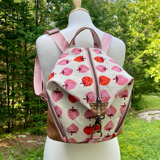 Sac à dos en canevas à motifs de fraises et au liège brun pâle