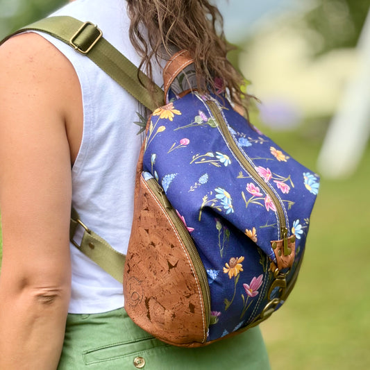 Sac à dos en canevas foncé à motifs de fleurs, liège brun pâle
