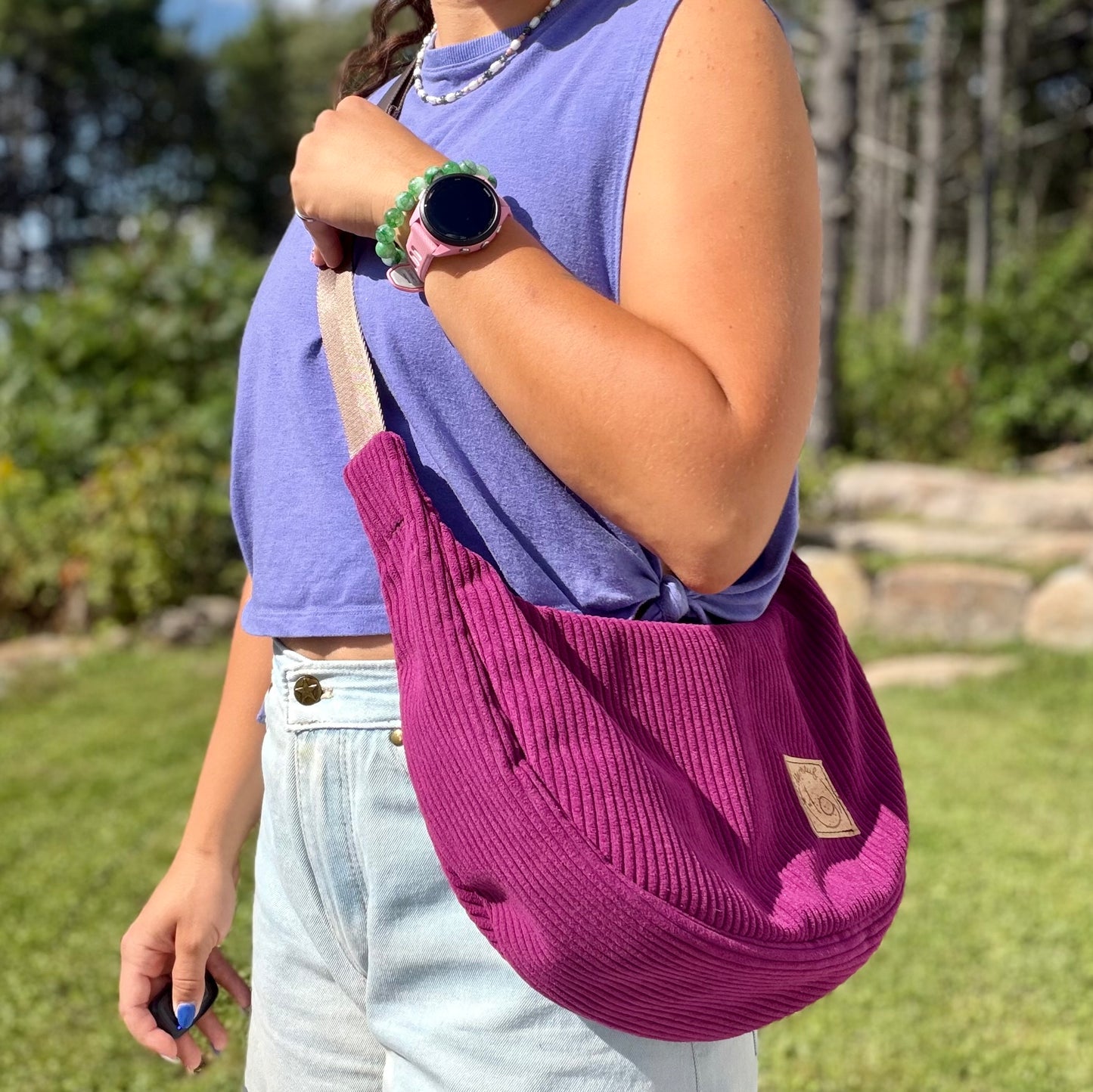 Le Charlevoix - Sac en demi-lune uni en corduroy mauve