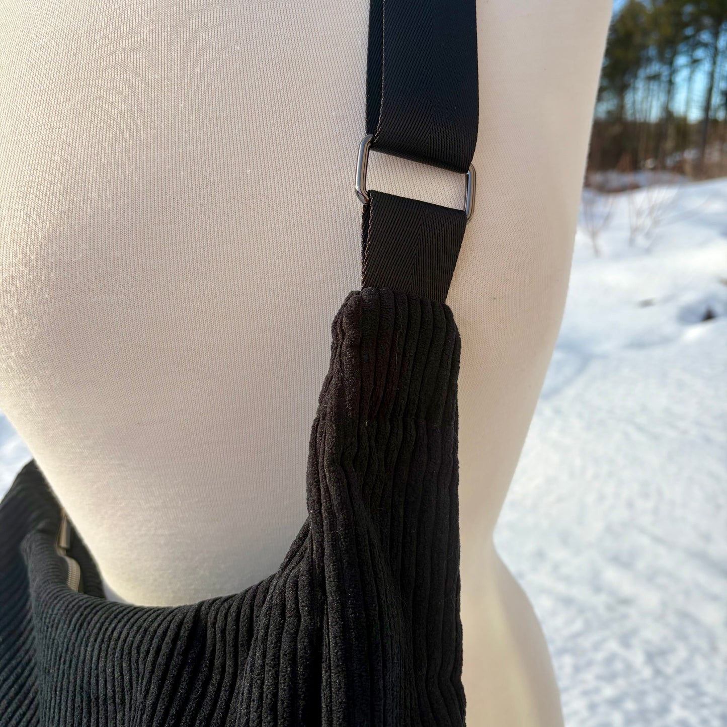 Le Charlevoix - Sac en demi-lune en corduroy noir