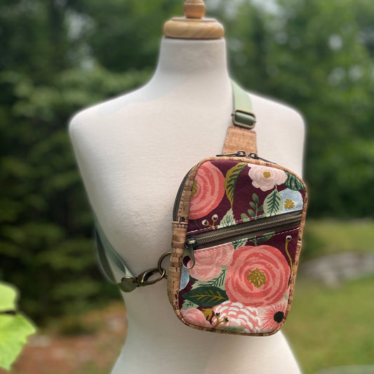 Sac de corps en liège naturel au devant en canevas bourgogne à motifs de fleurs
