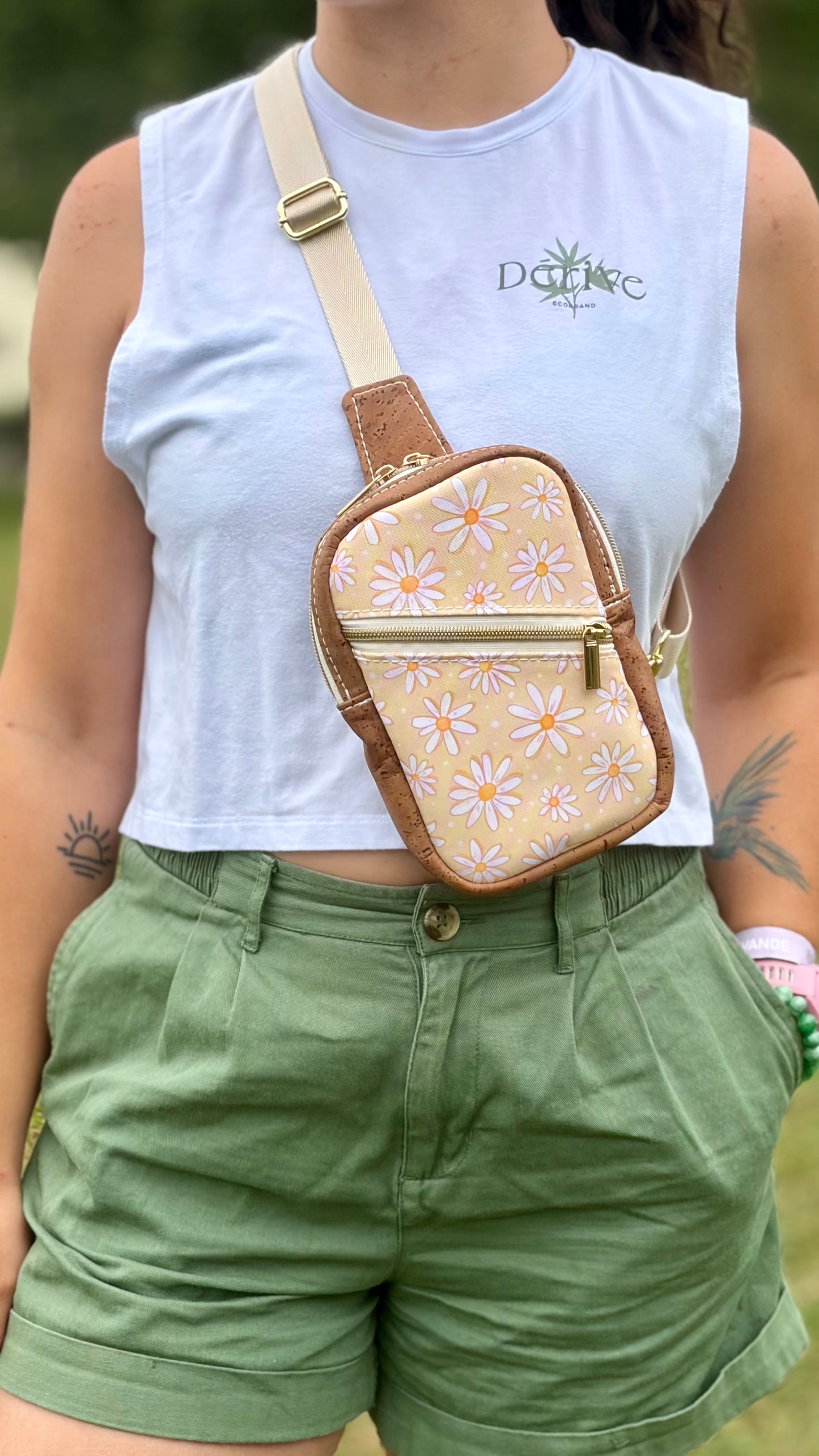 Sac de corps en canevas jaune à motifs de marguerites, liège brun pâle