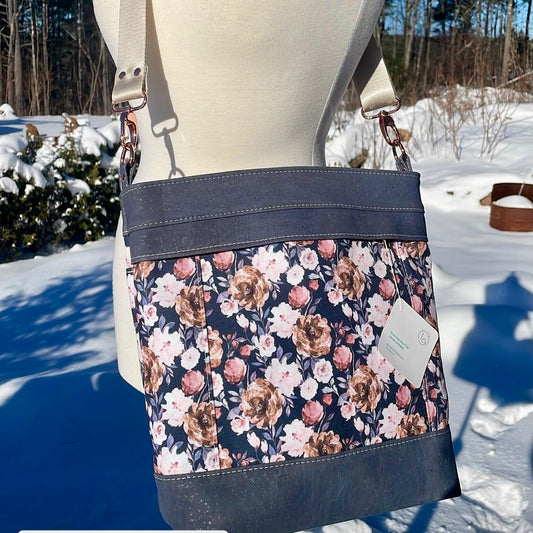 Sac en bandoulière rose à motifs de fleurs, liège gris charcoal.