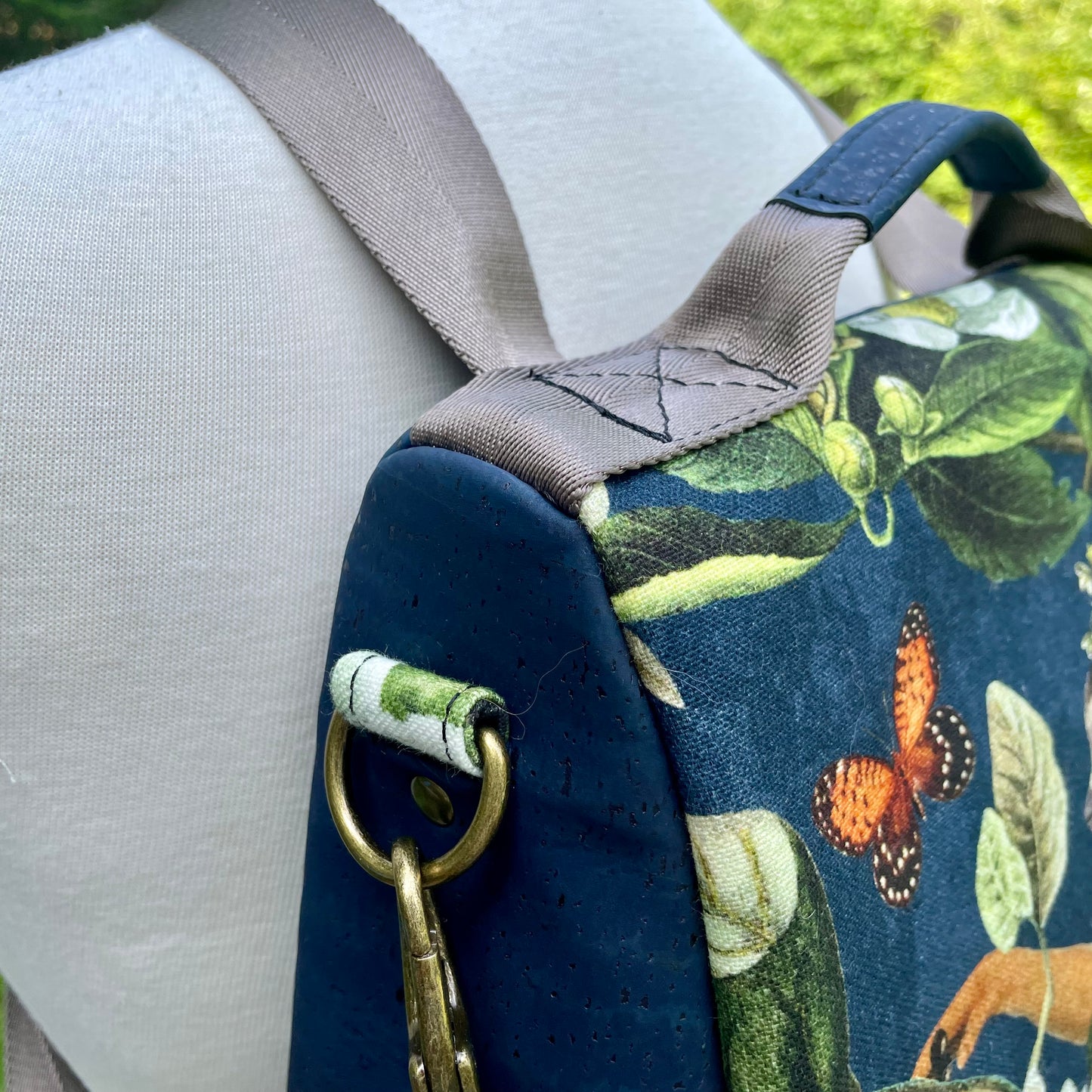 Le Gardien - Sac à dos à motif à motif de singe, liège bleu marin