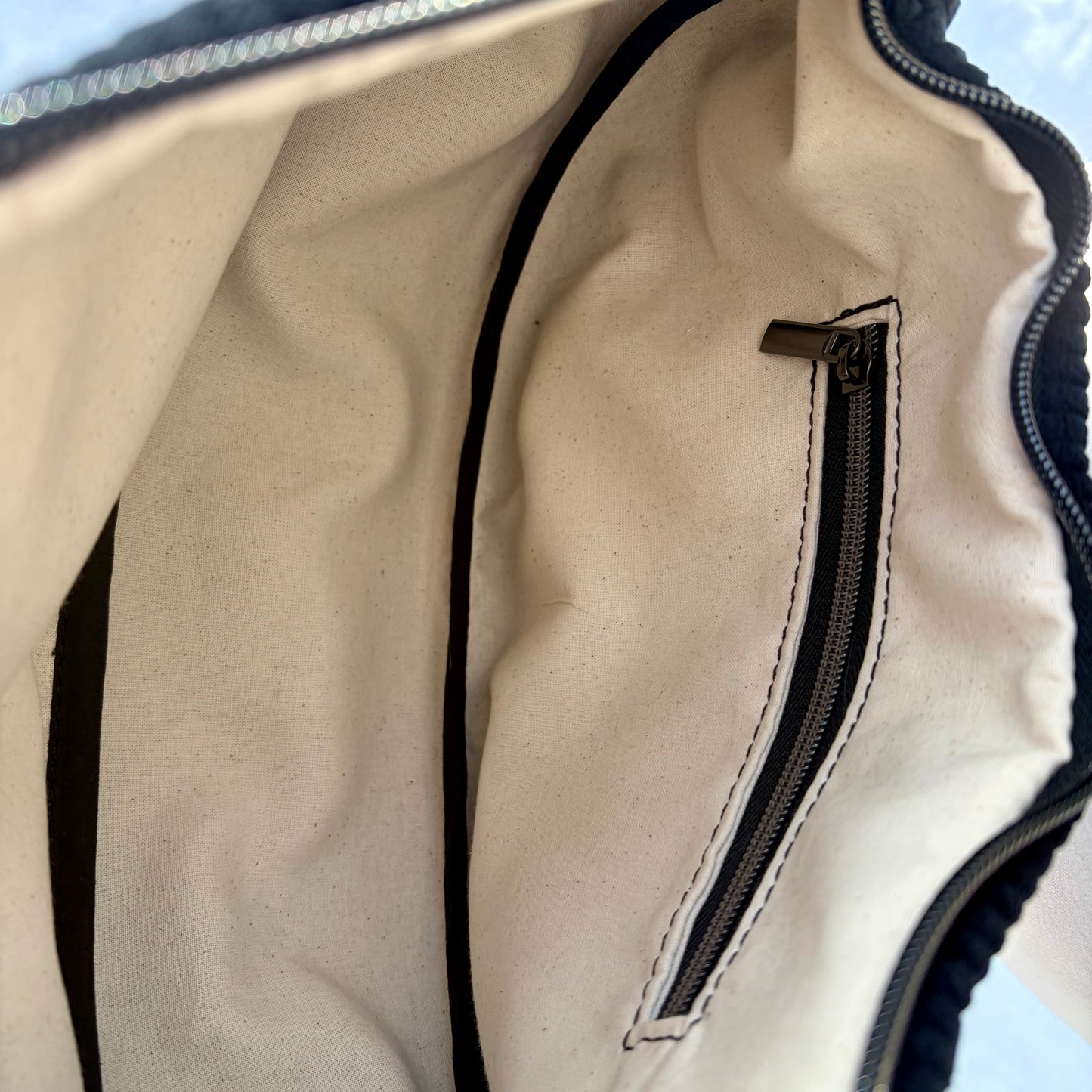Le Charlevoix - Sac en demi-lune en corduroy noir