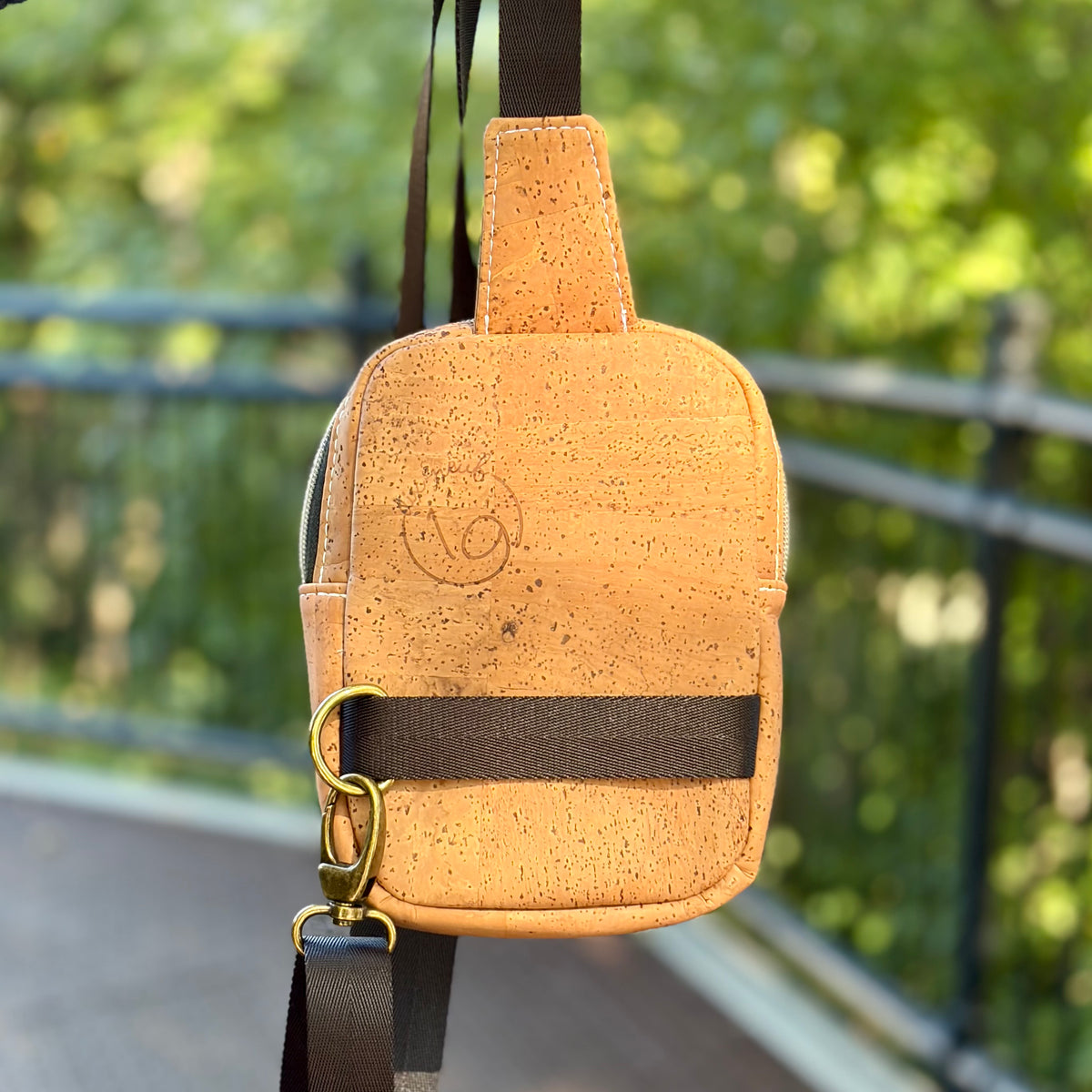 Sac de corps en canevas blanc à fleurs, liège brun pâle