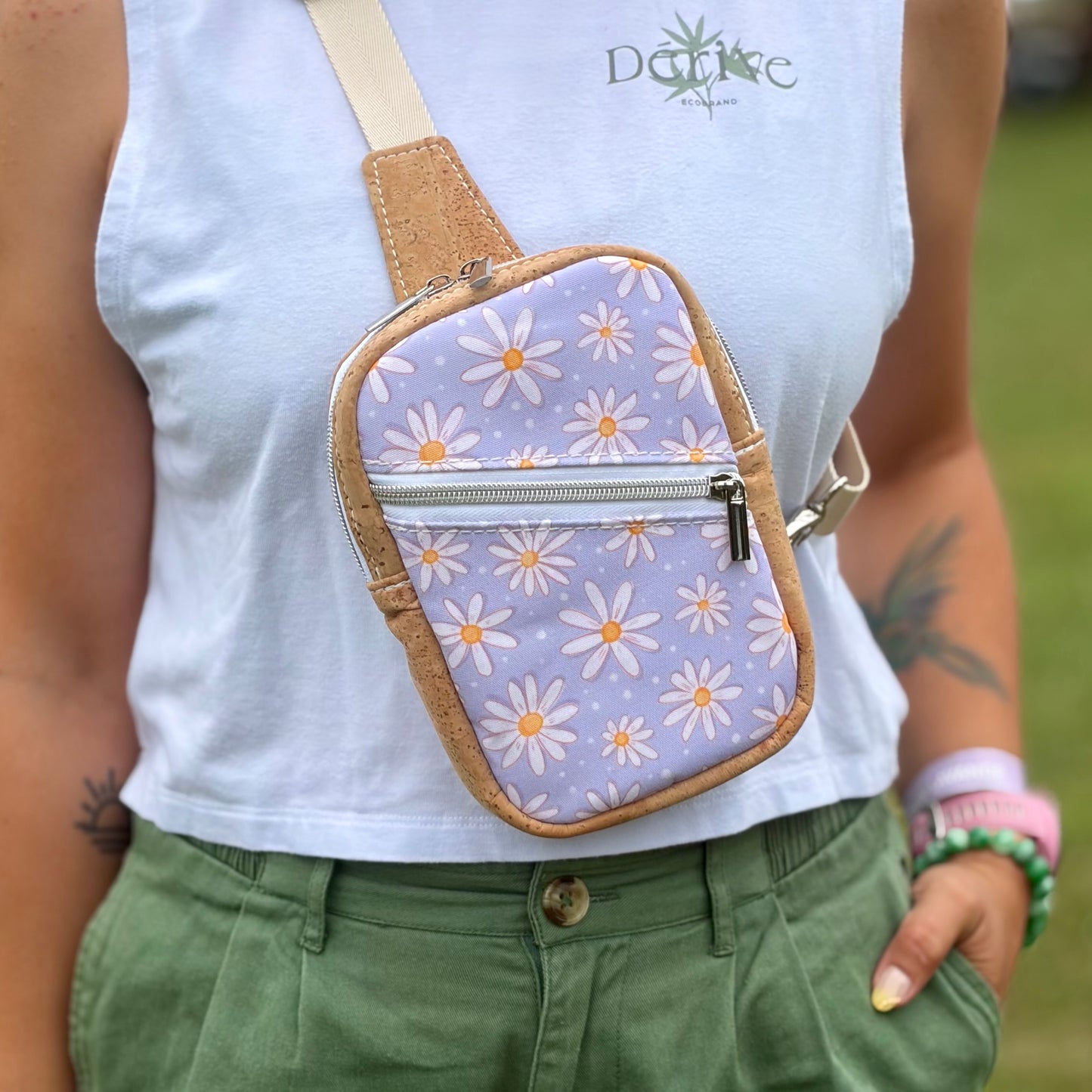 Sac de corps en canevas mauve à motifs de marguerites, liège naturel