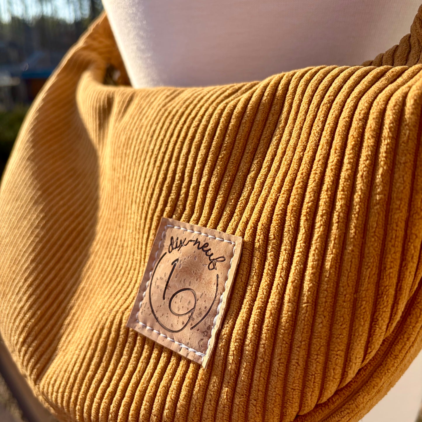 Le Charlevoix - Sac en demi-lune en corduroy jaune doré