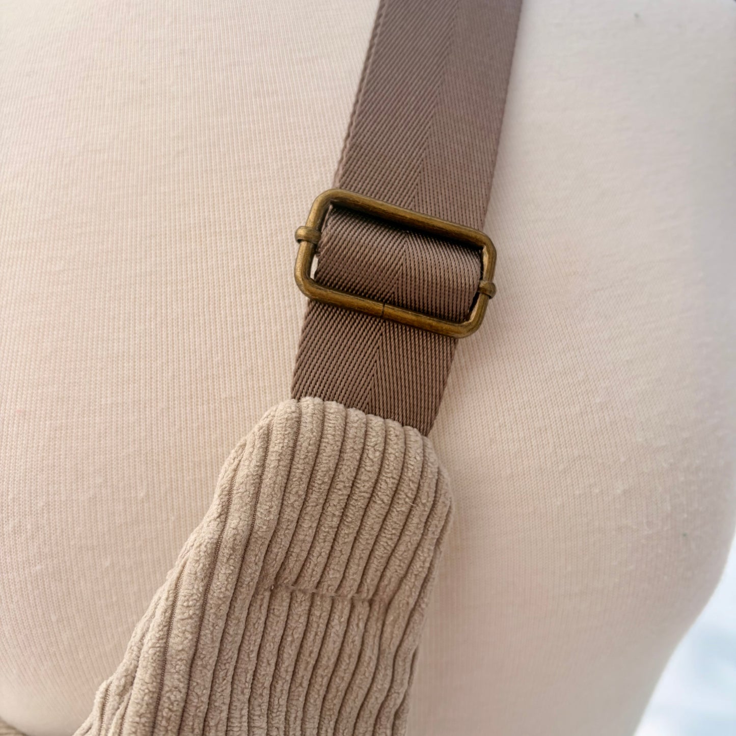 Le Charlevoix - Sac en demi-lune en corduroy uni beige