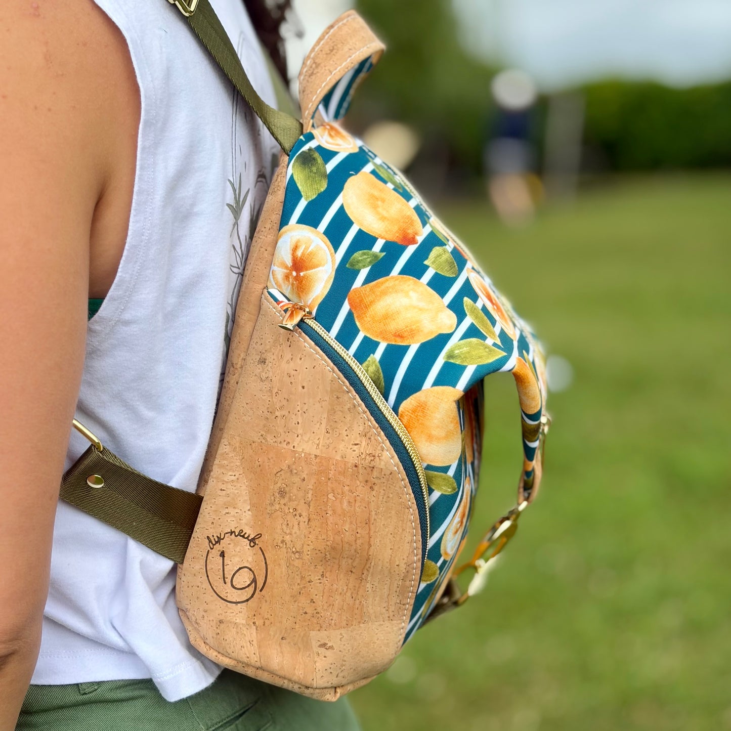 Sac à dos en canevas à motifs de lignes bleues et de citrons, liège naturel