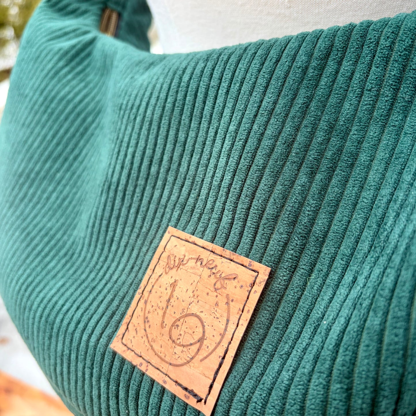 Le Charlevoix - Sac en demi-lune en corduroy vert foncé