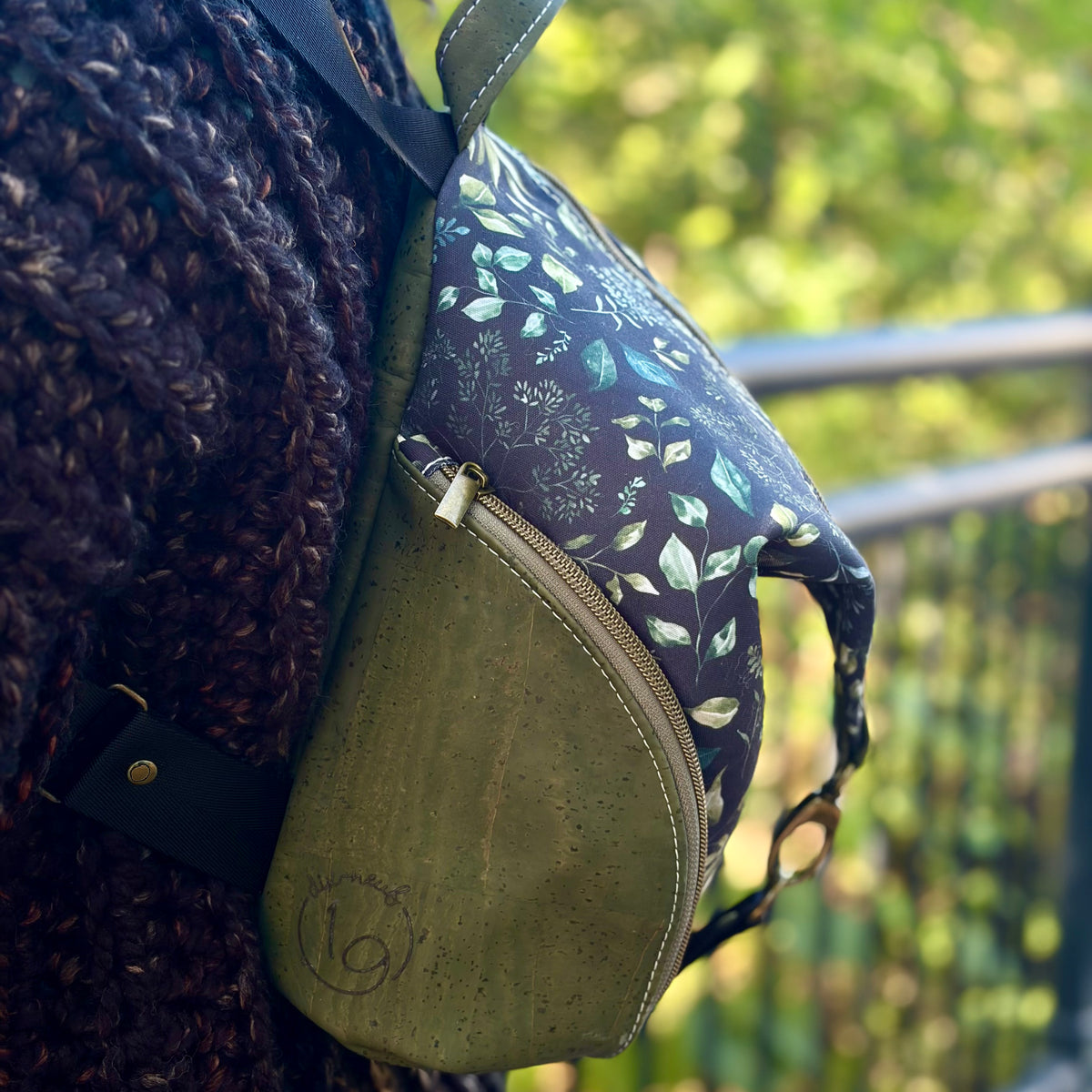Sac à dos en canevas noir à motif de feuillage, liège vert