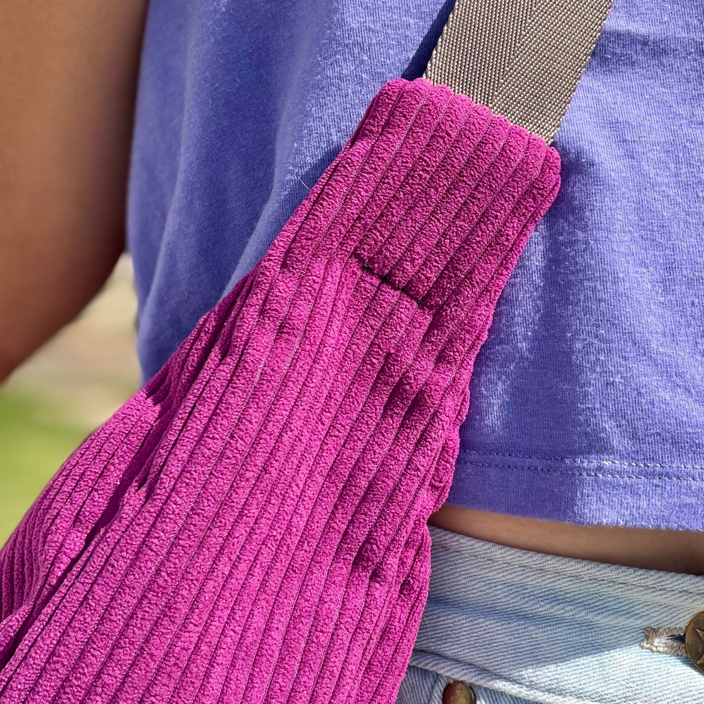 Le Charlevoix - Sac en demi-lune uni en corduroy mauve