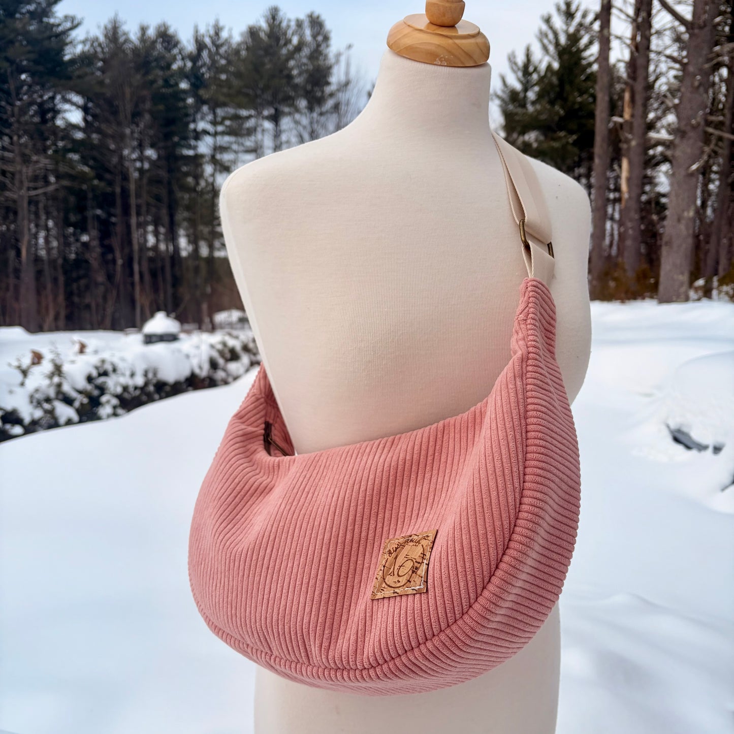 Le Charlevoix - Sac en demi-lune en corduroy uni rose