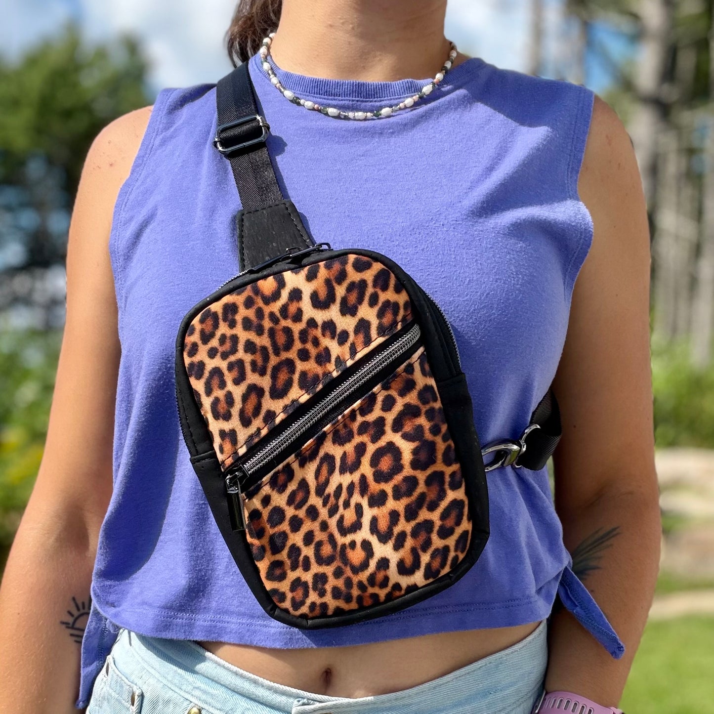Sac de corps en canevas à motif de léopard, liège noir
