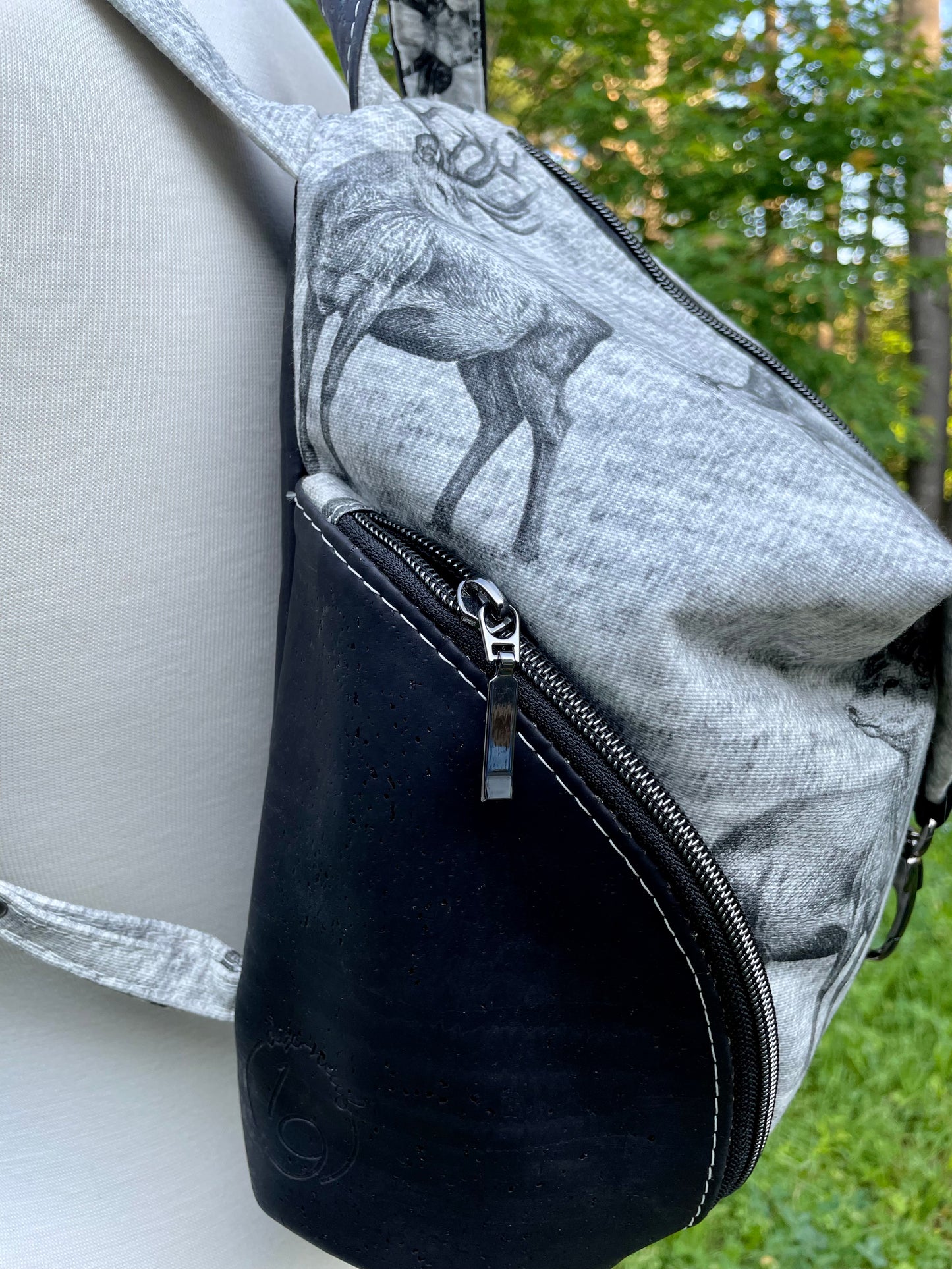 Sacoche en coton à motif de cerfs avec liège noir. Sac à dos, Base en cuir de liège, Vegan, écolo